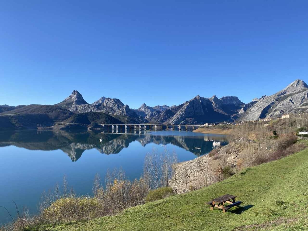 Mirador Solasierra Vistas A La Montana Y Pantano Riano  Ngoại thất bức ảnh