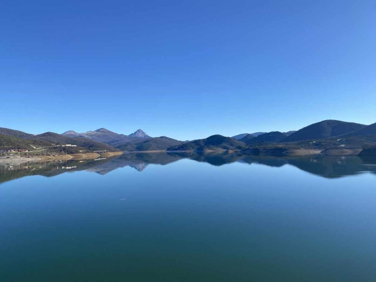 Mirador Solasierra Vistas A La Montana Y Pantano Riano  Ngoại thất bức ảnh