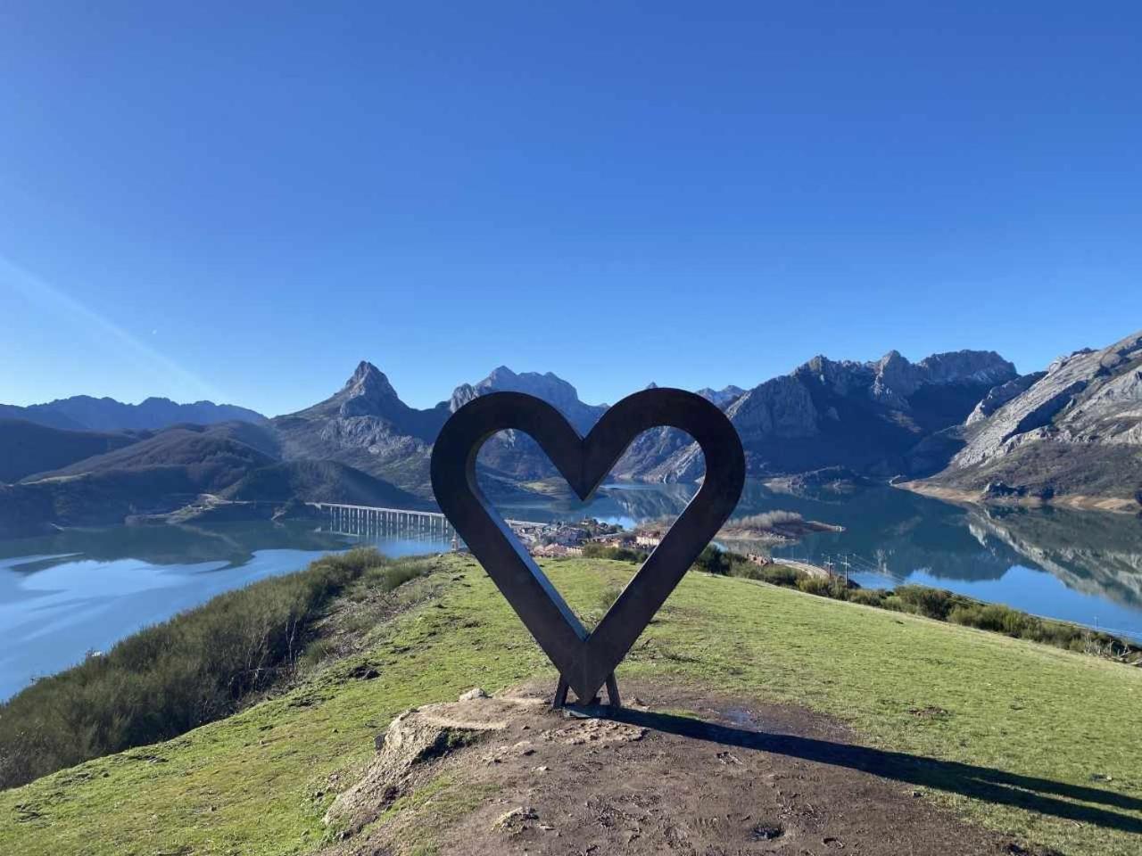 Mirador Solasierra Vistas A La Montana Y Pantano Riano  Ngoại thất bức ảnh